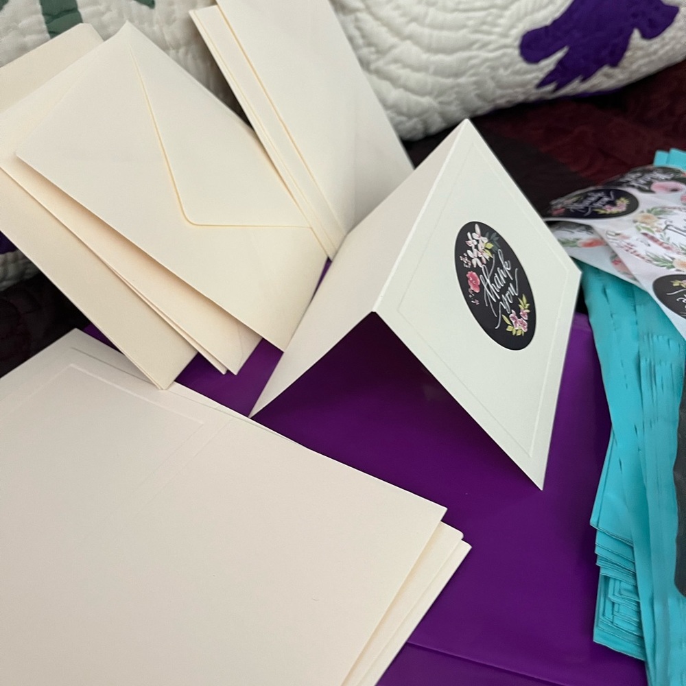 40 poly mailers/ 30 thank you sticker 2”/10 empty cards w/ envelope/ 80 pc total - Picture 5 of 5